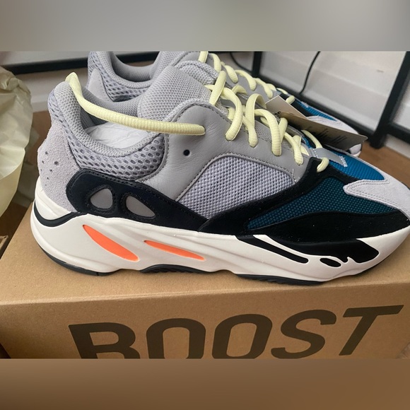 YEEZY BOOST 700 WAVE RUNNER - Picture 1 of 5